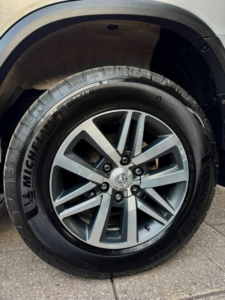 Toyota SW4 SRX 2.8 AT 7 ASIENTOS — foto 8